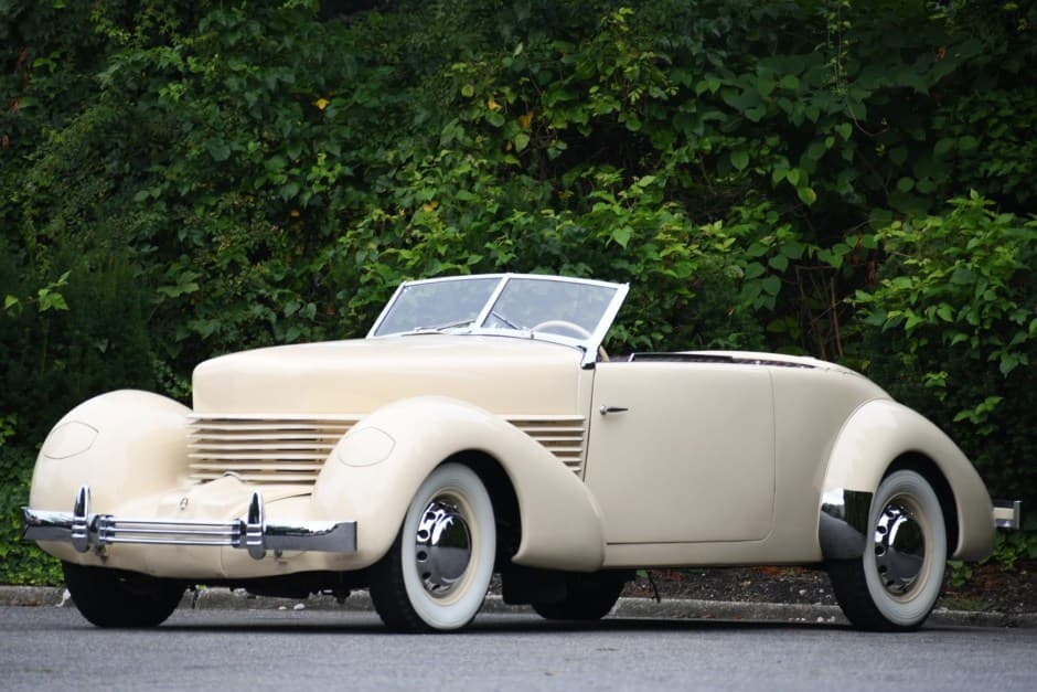1937 Cord 810/812 sold for $165,000