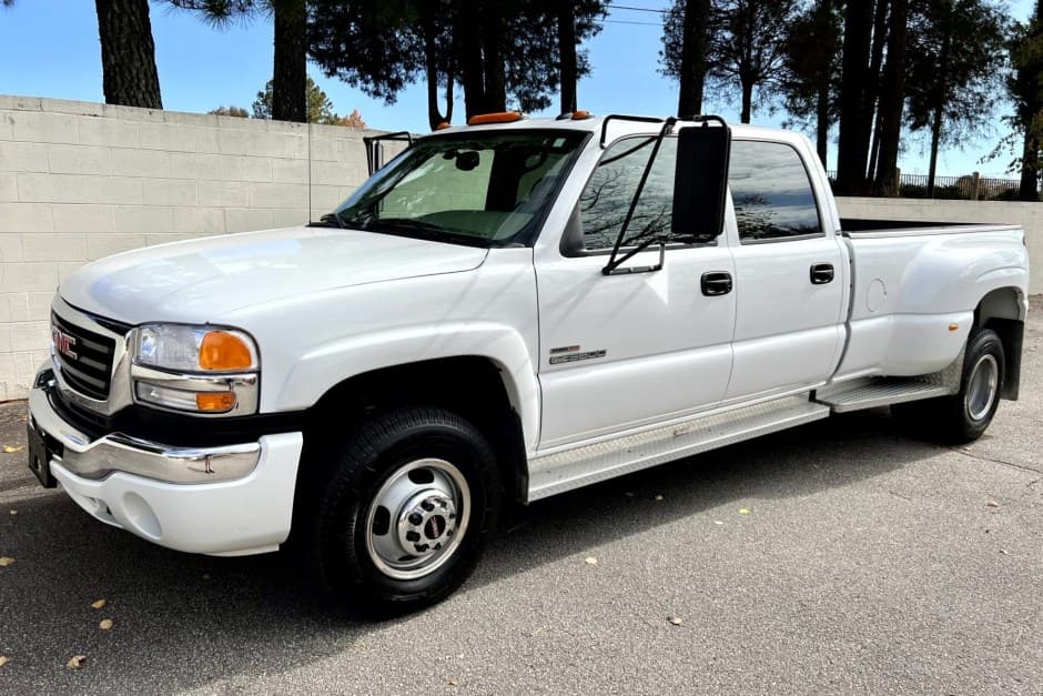 2005 GMC Sierra HD (GMT800 2000-2007) sold for $36,500