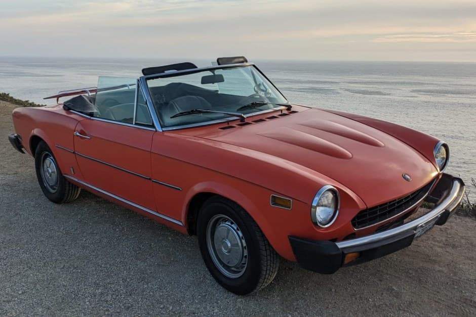 1977 Fiat 124 Spider (1966-1985) sold for $6,100