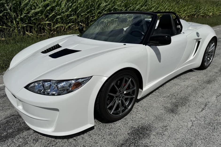 2016 Factory Five 818 sold for $16,500