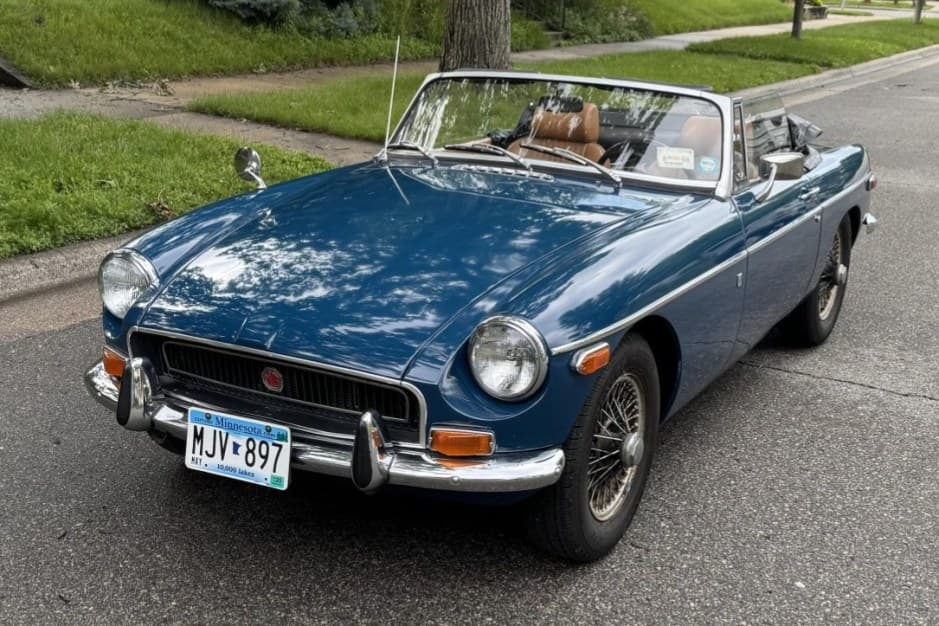 1971 MG MGB sold for $7,700