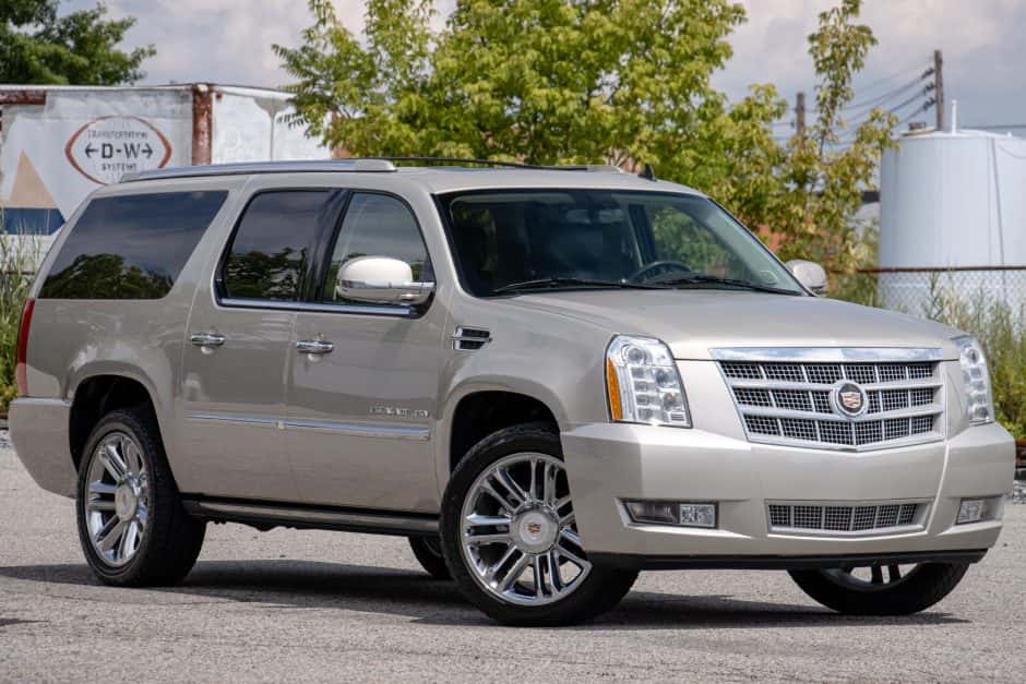 2013 Cadillac Escalade & EXT GMT900 (2007-2014) sold for $35,251