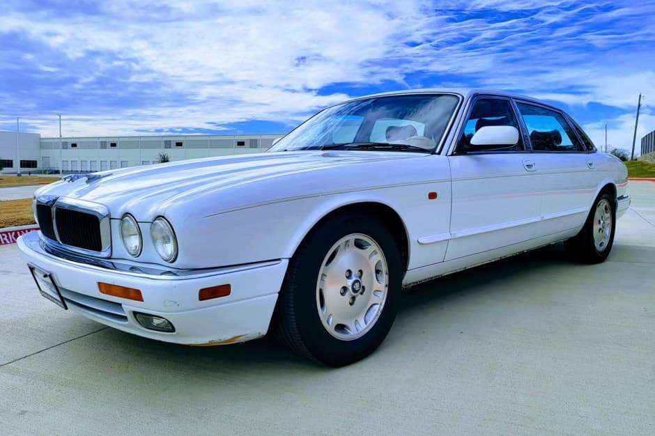 1997 Jaguar X300 XJ (1995-1997) sold for $7,100