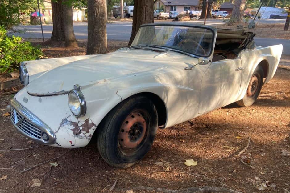 1961 Daimler SP250 sold for $5,500