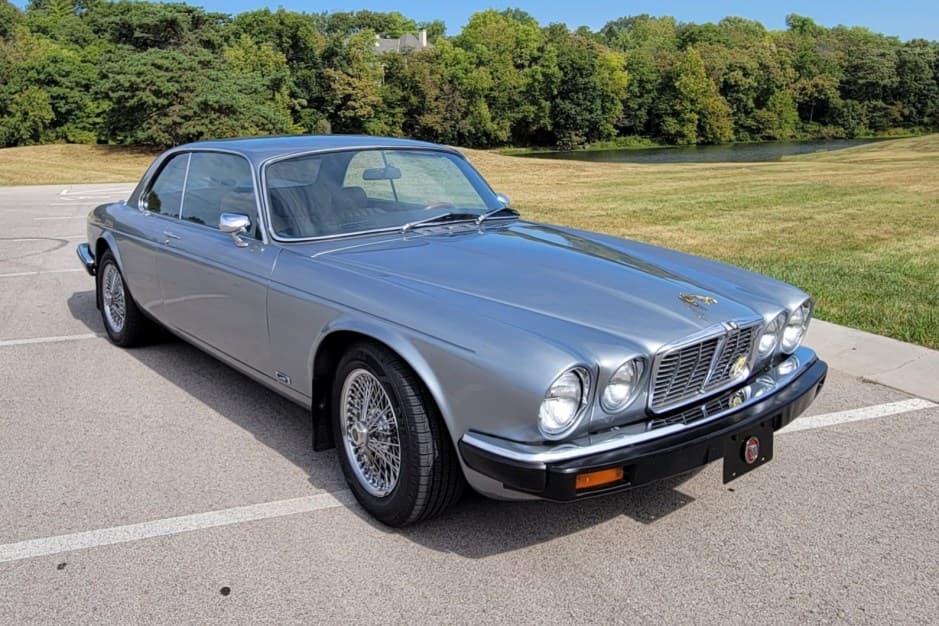 1975 Jaguar XJ Coupe (1975-1978) sold for $30,000