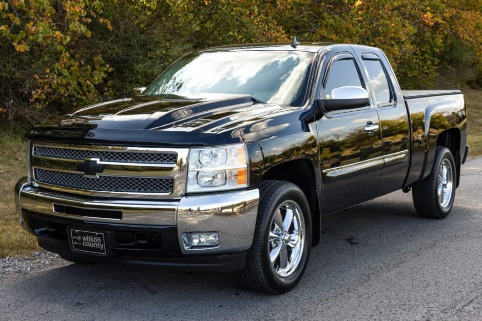 2013 Chevrolet Silverado GMT900 (2007-2013) sold for $30,250