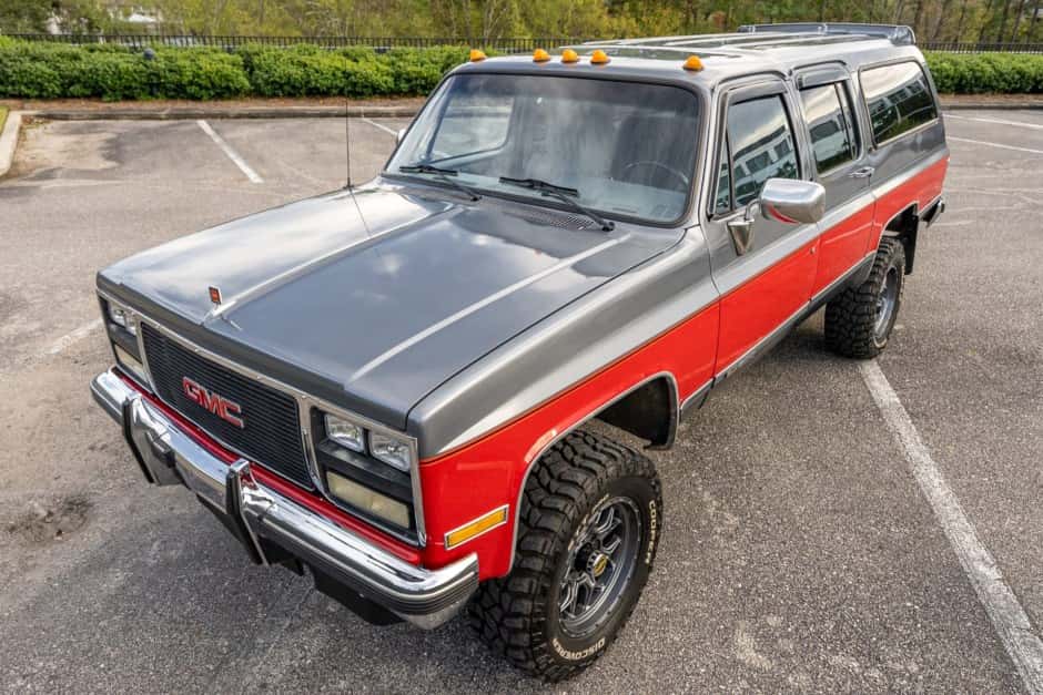 1990 GMC Suburban (1973-1991) sold for $22,000