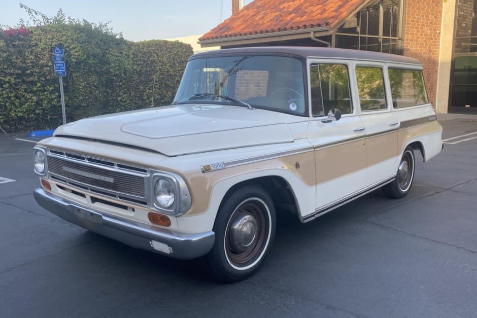 1968 International Harvester Travelall sold for $18,000