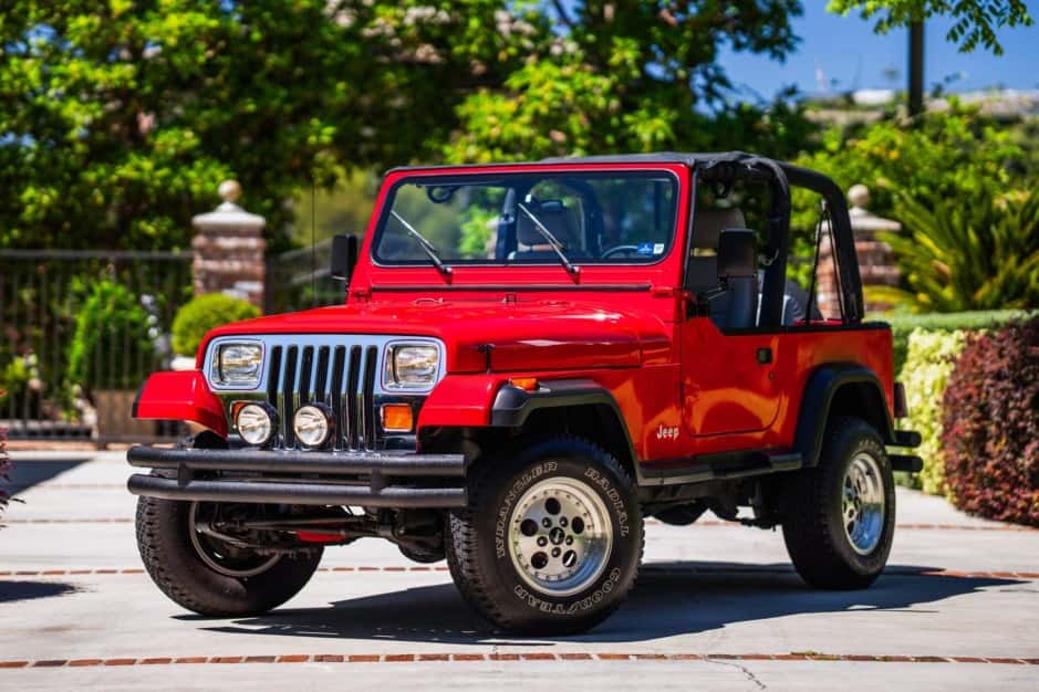 1992 Jeep Wrangler YJ (1987-1995) sold for $13,750