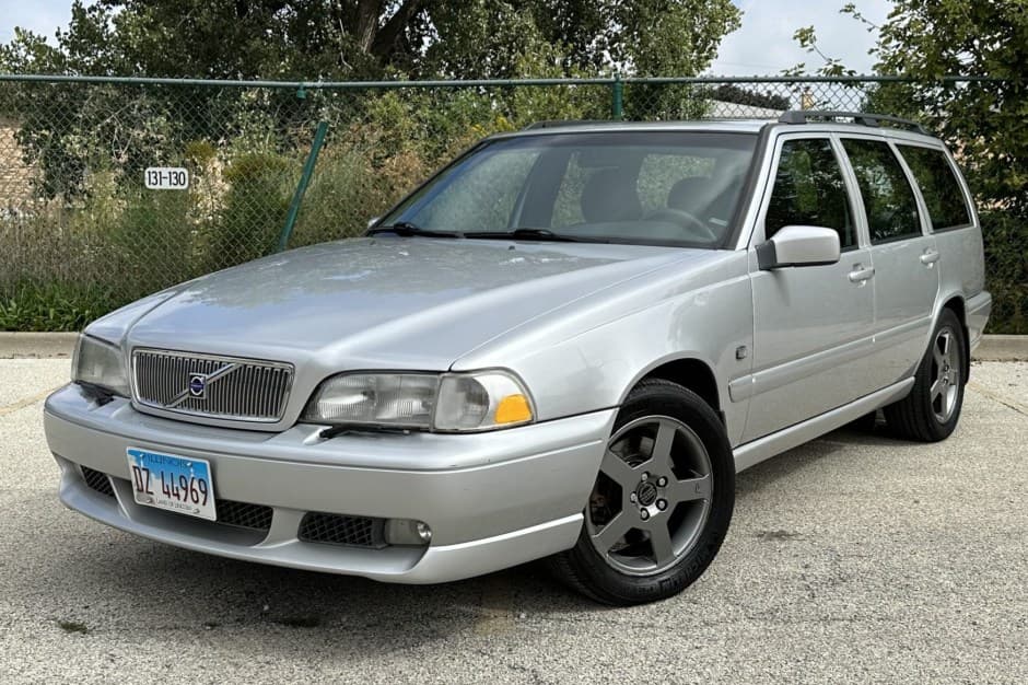2000 Volvo V70R sold for $13,750