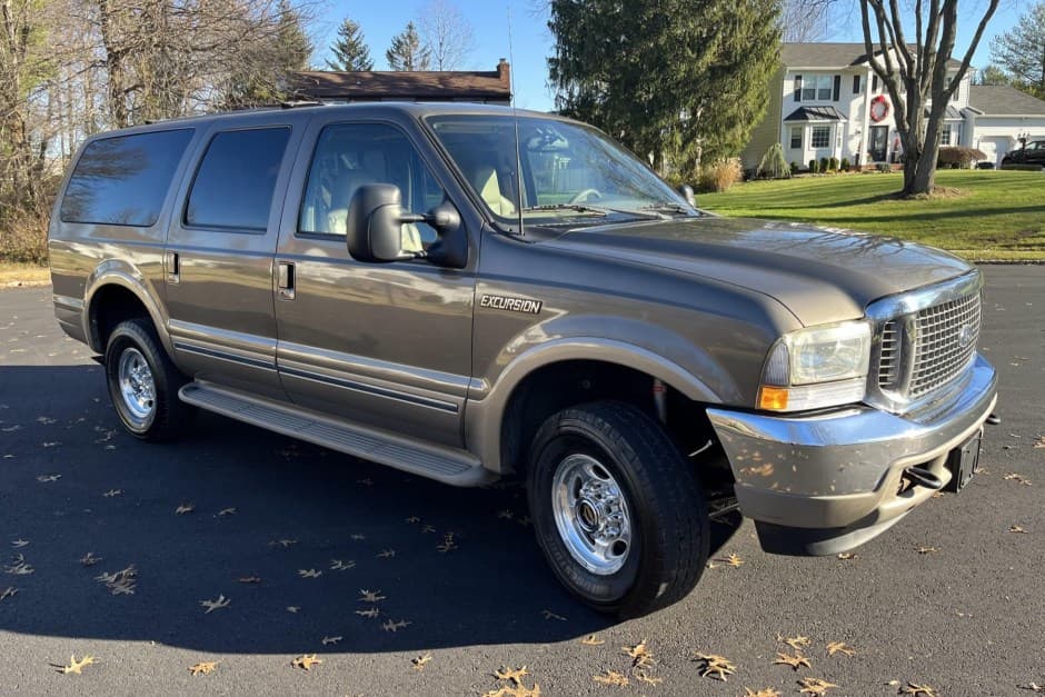 2002 Ford Excursion sold for $15,500
