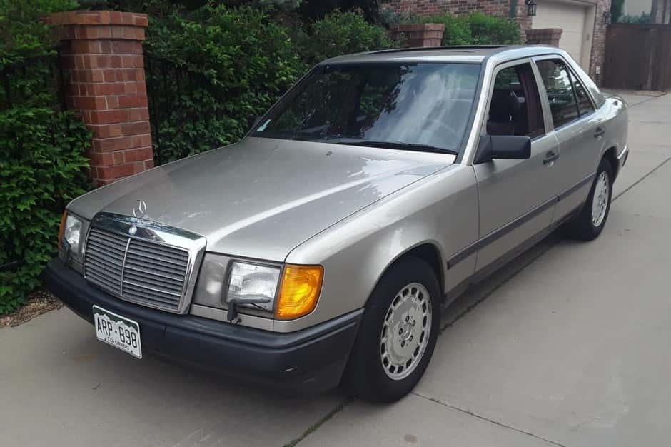 1988 Mercedes-Benz W124 E-Class sold for $6,500