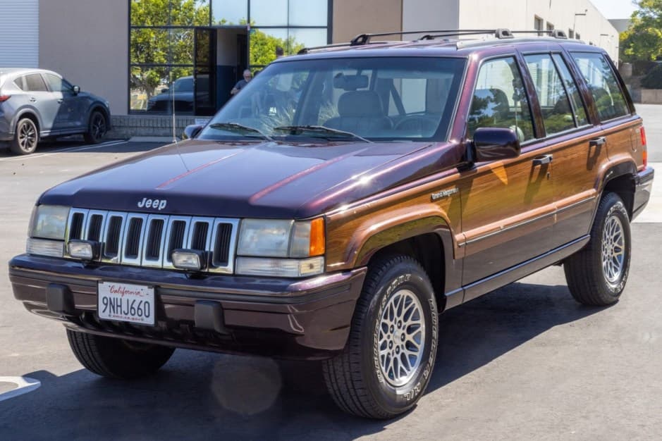 1993 Jeep ZJ Grand Wagoneer sold for $7,001
