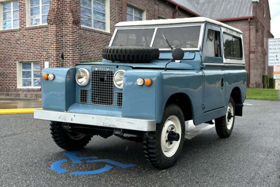 1963 Land Rover Series 88 sold for $14,000