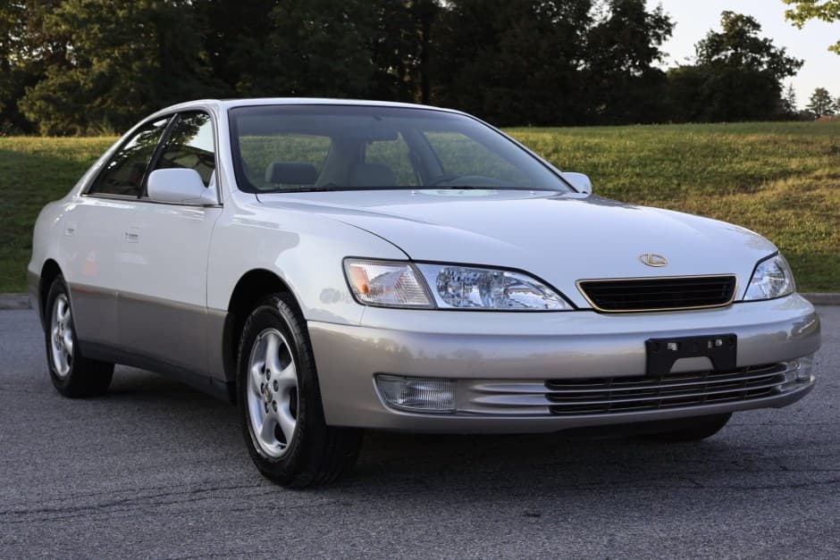 1999 Lexus ES sold for $14,085