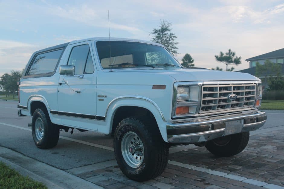 1986 Ford Bronco 3rd Generation 1980-1986 sold for $11,014