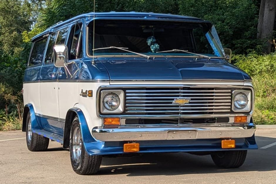 1976 Chevrolet G-Series Van sold for $16,026