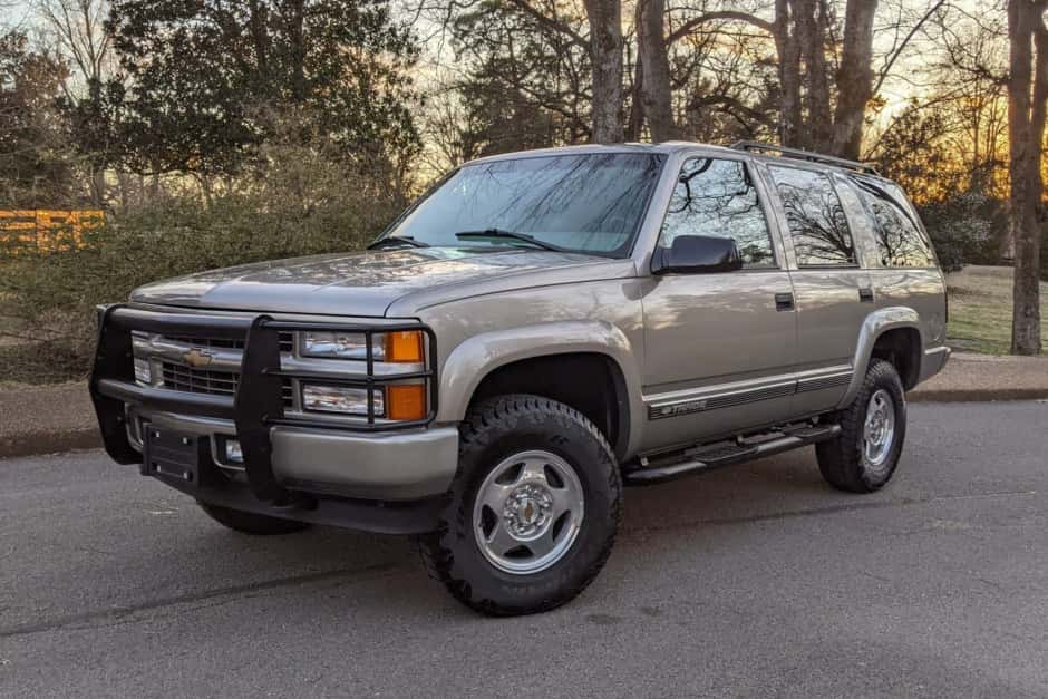 2000 Chevrolet Tahoe GMT400 sold for $22,000