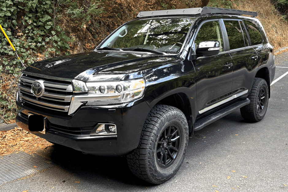 2016 Toyota Land Cruiser 200-Series sold for $51,000