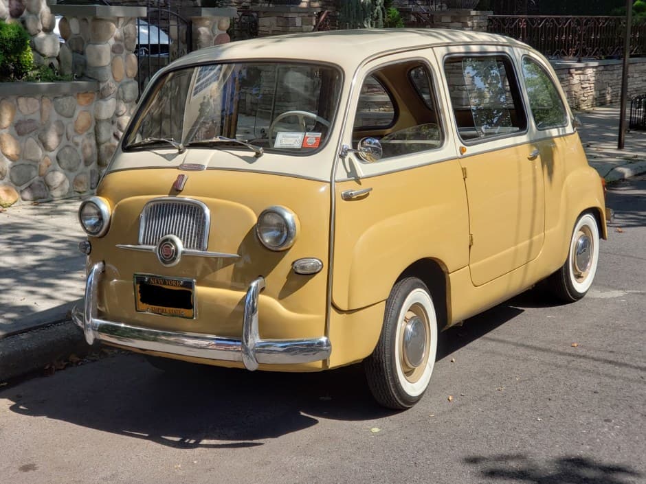 1957 Fiat 600 Multipla sold for $32,850