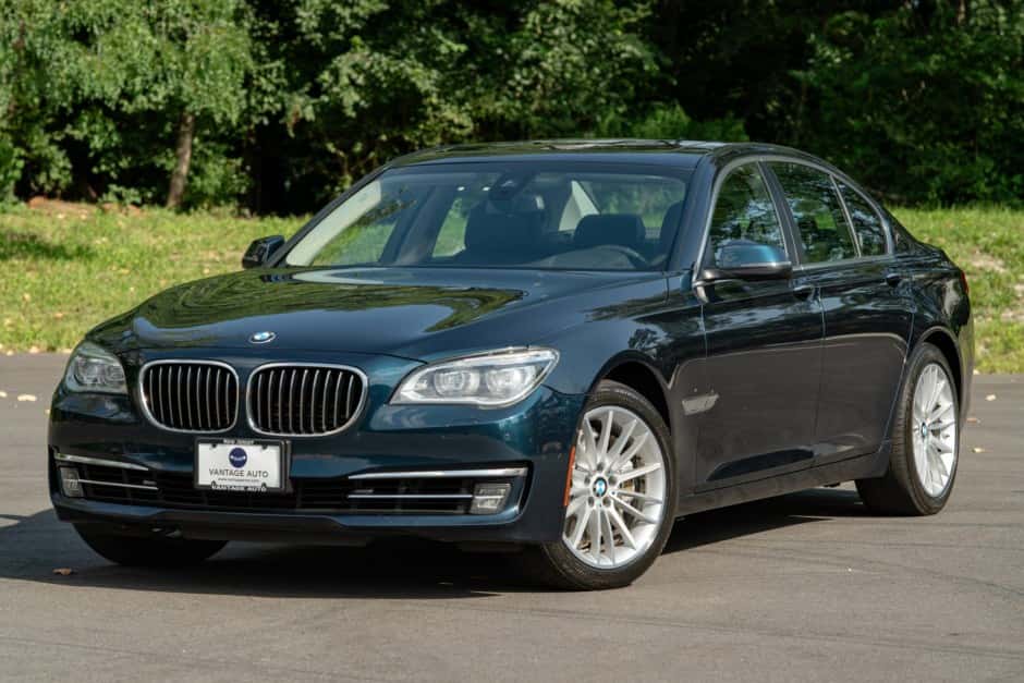 2013 BMW F01/F02 7-Series sold for $26,000