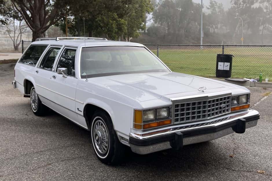 1986 Ford Crown Victoria sold for $3,886