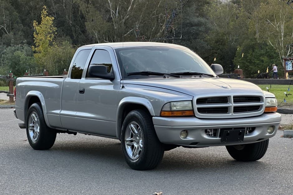 2003 Dodge Dakota (1997-2004) sold for $10,701