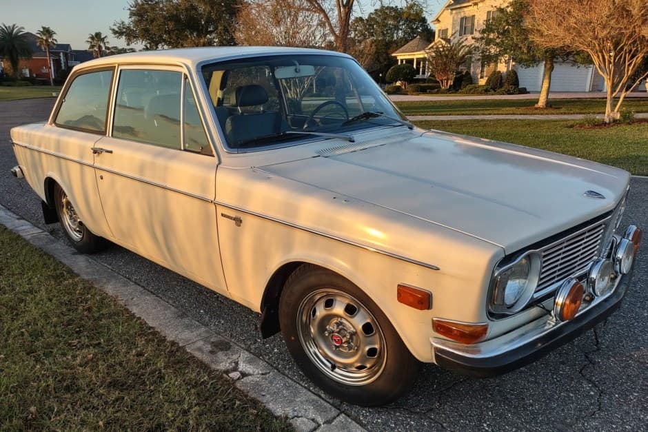 1970 Volvo 140 sold for $7,601