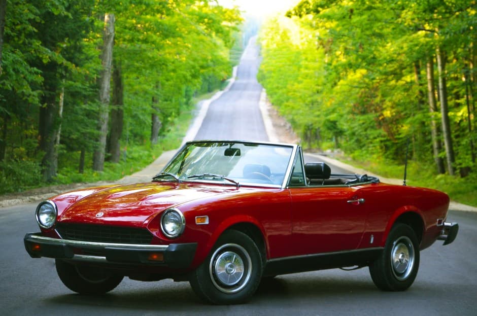 1977 Fiat 124 Spider (1966-1985) sold for $10,124