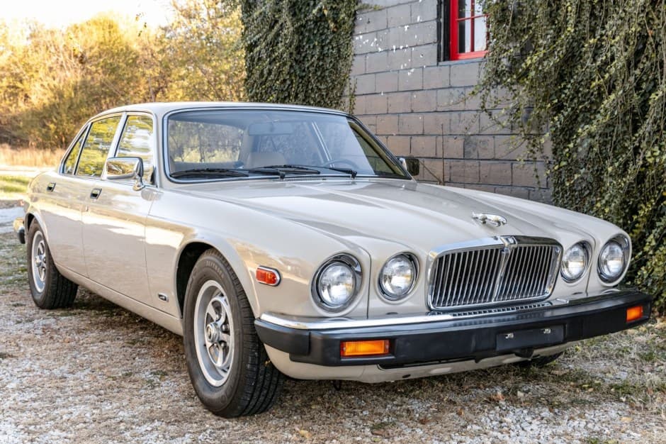 1986 Jaguar XJ Series 3 (1980-1992) sold for $14,750