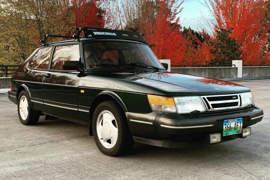 1992 Saab 900 sold for $12,900