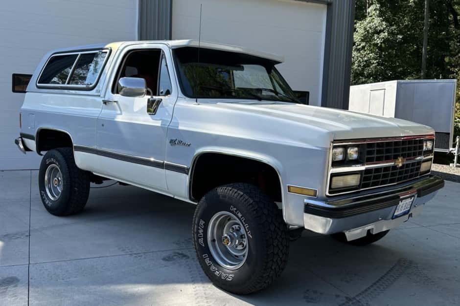 1990 Chevrolet K5 Blazer 1973-1991 sold for $25,000