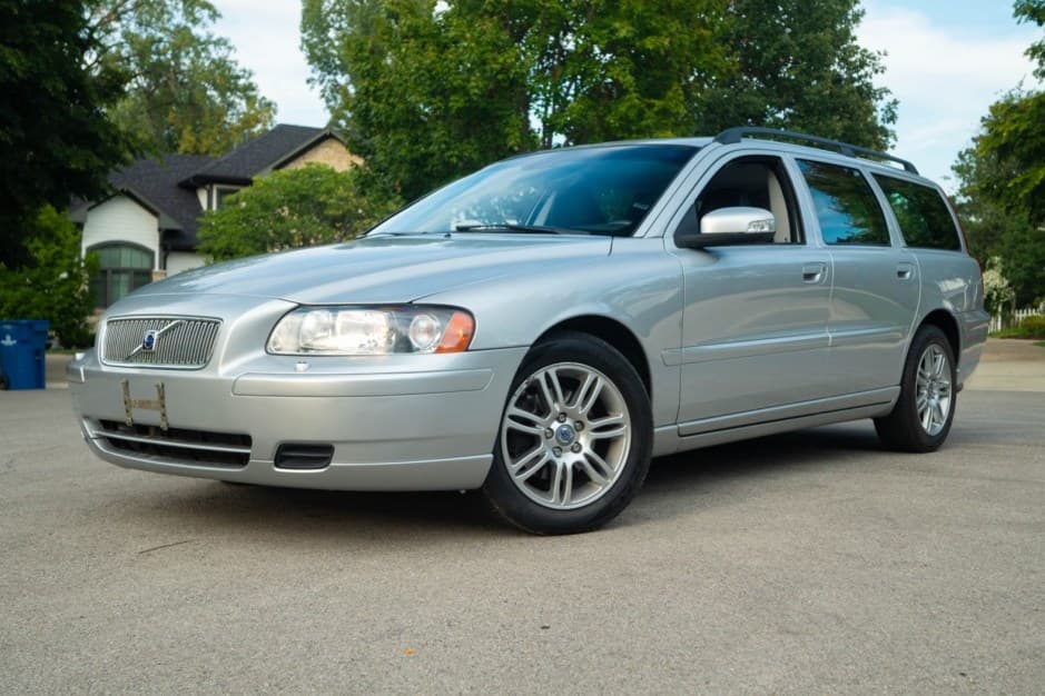 2007 Volvo V70 sold for $8,100