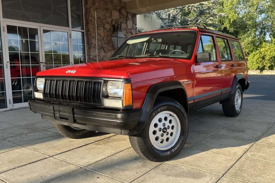 1994 Jeep XJ Cherokee sold for $11,500
