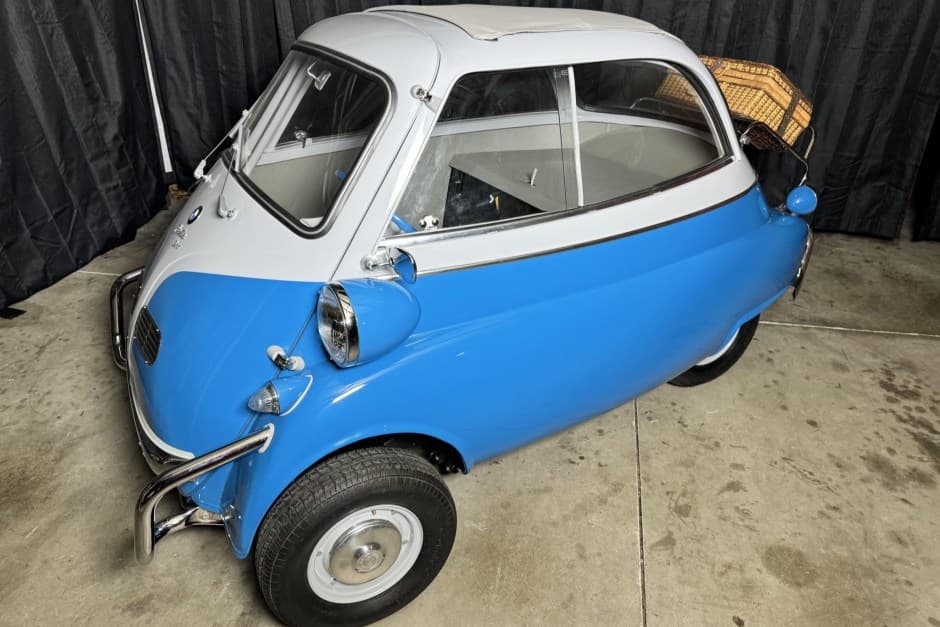 1960 BMW Isetta sold for $35,500