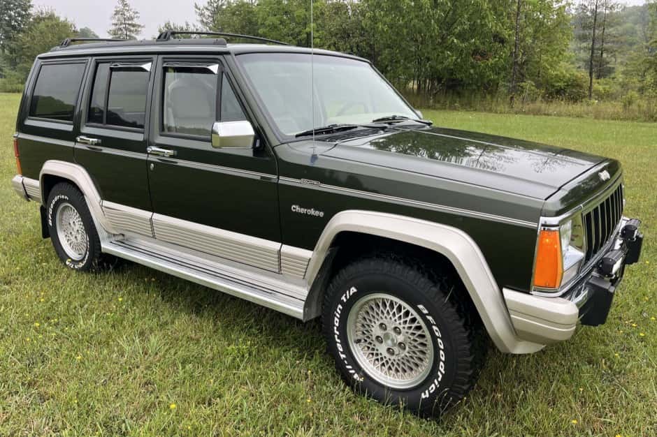 1995 Jeep XJ Cherokee sold for $25,900