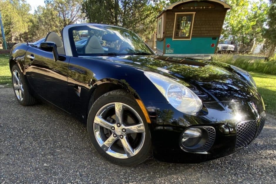 2008 Pontiac Solstice sold for $8,800