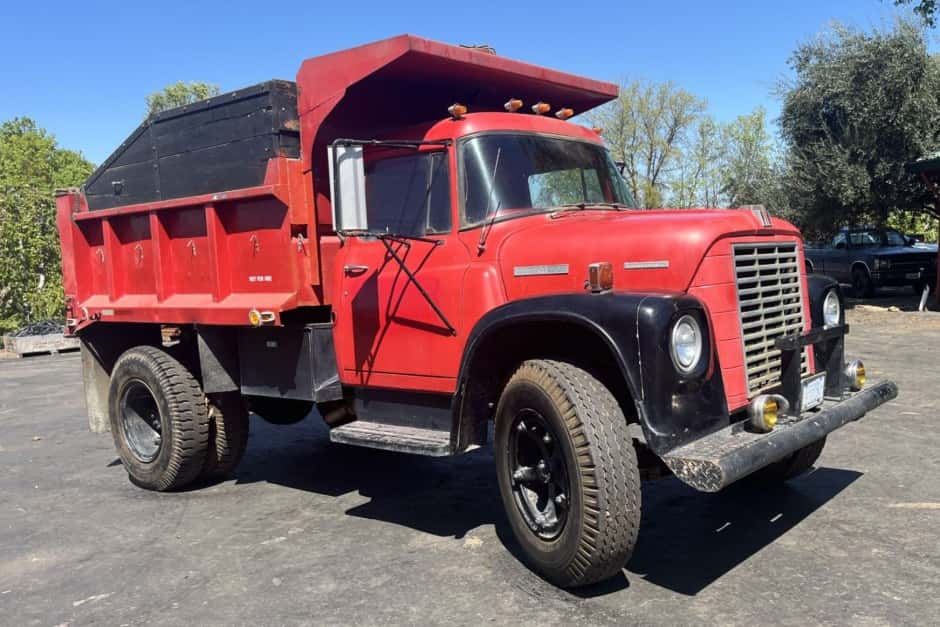 1972 International Harvester Loadstar sold for $3,500