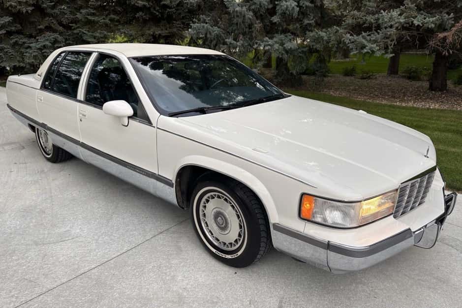 1993 Cadillac Fleetwood 1985-1996 sold for $8,800