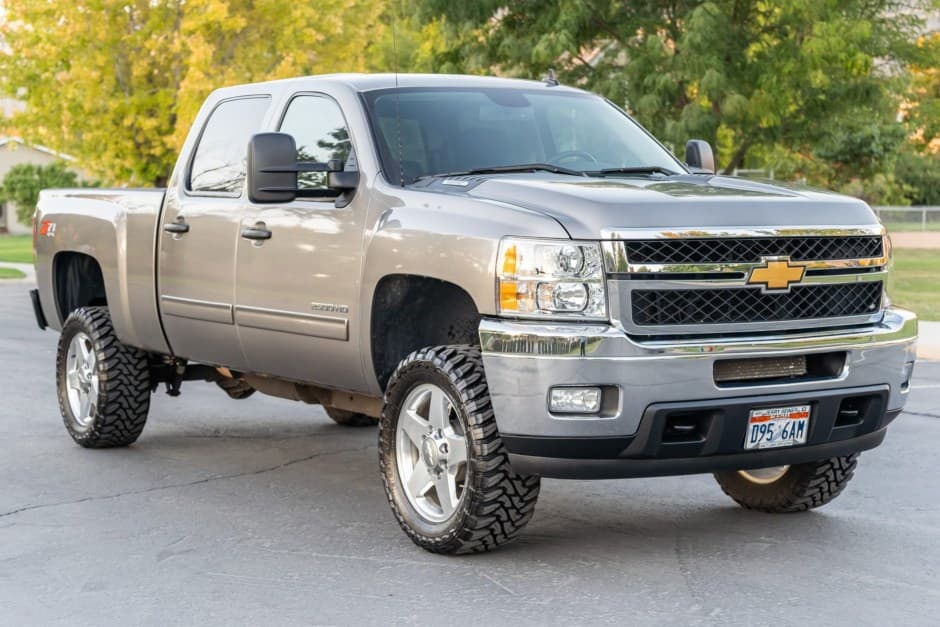 2013 Chevrolet Silverado GMT900 Heavy Duty (2007-2014) sold for $33,000