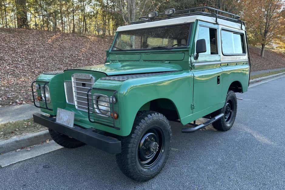 1961 Land Rover Series 88 sold for $16,675