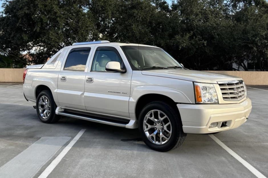 2003 Cadillac Escalade & EXT GMT800 (2002-2006) sold for $23,500
