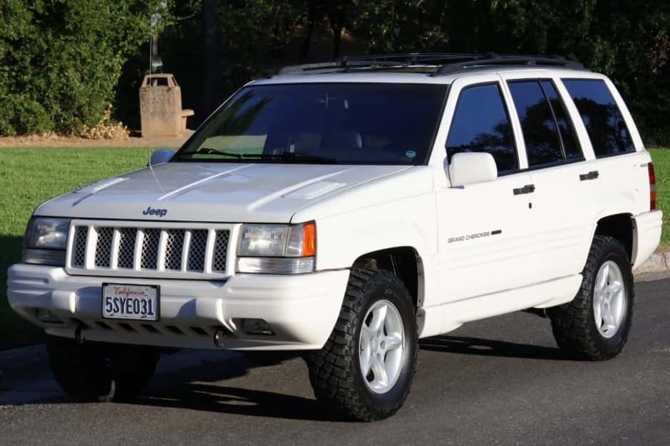 1998 Jeep ZJ Grand Cherokee sold for $13,750