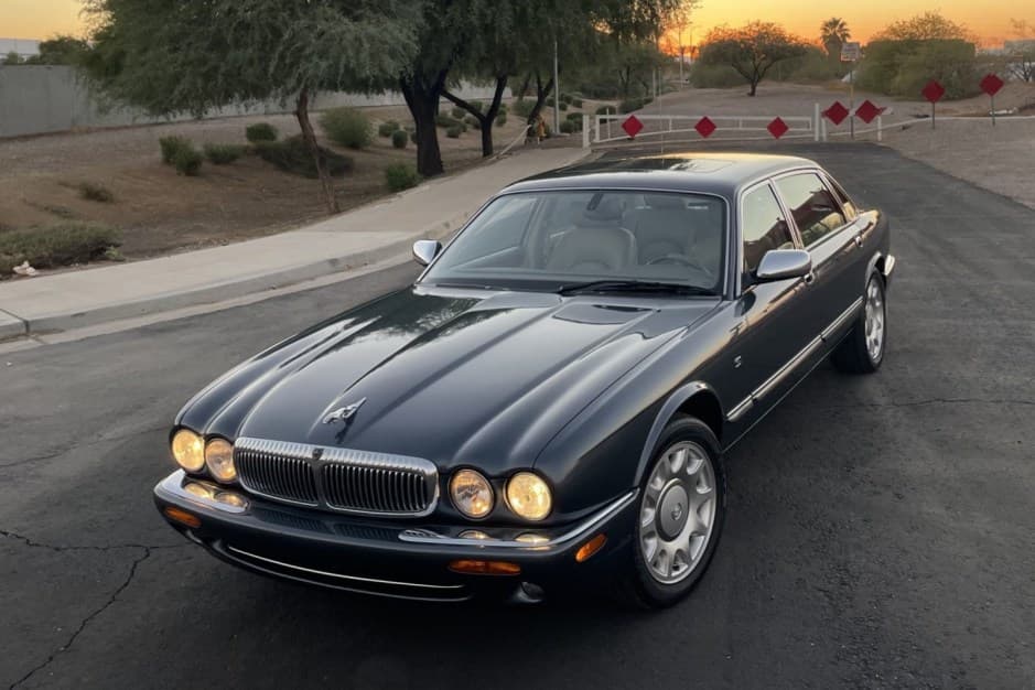2000 Jaguar X308 XJ (1998-2003) sold for $31,250
