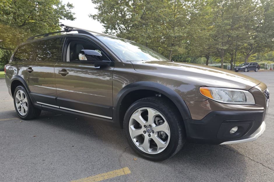 2016 Volvo XC70 sold for $17,800