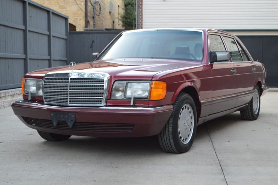 1990 Mercedes-Benz W126 S-Class sold for $24,500