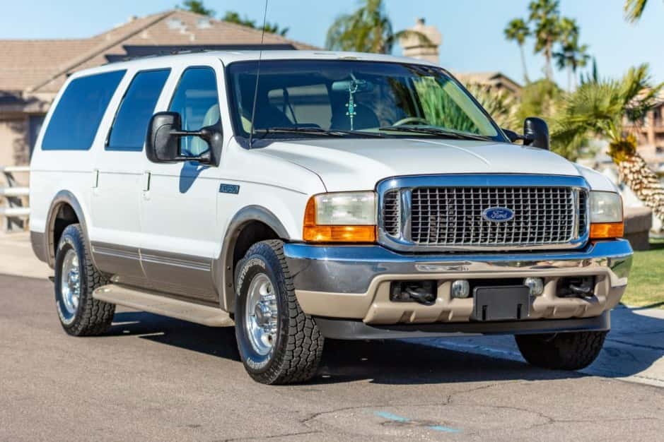 2001 Ford Excursion sold for $21,100