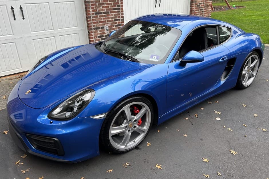 2015 Porsche 981 Cayman sold for $62,481