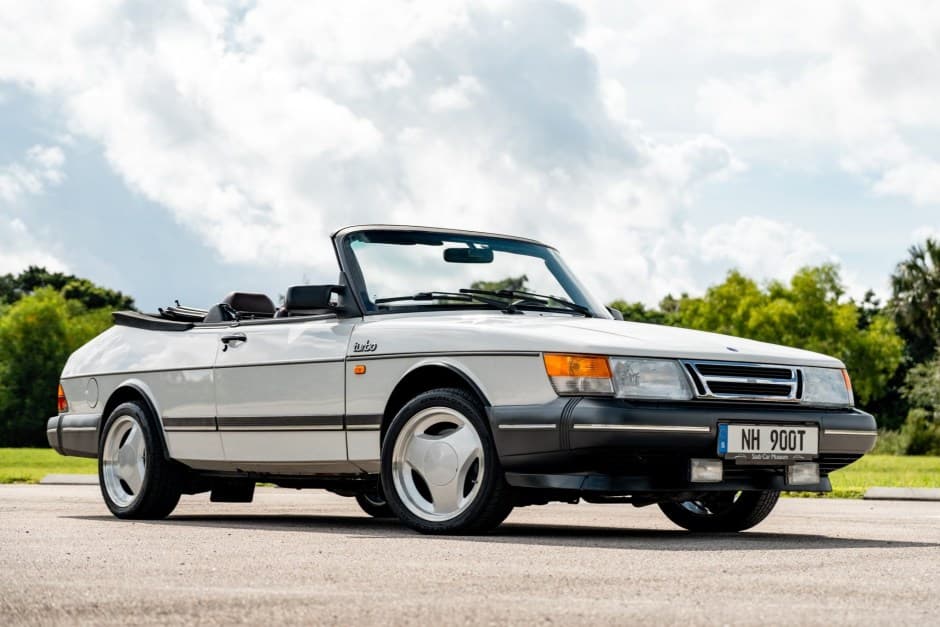 1988 Saab 900 sold for $18,213