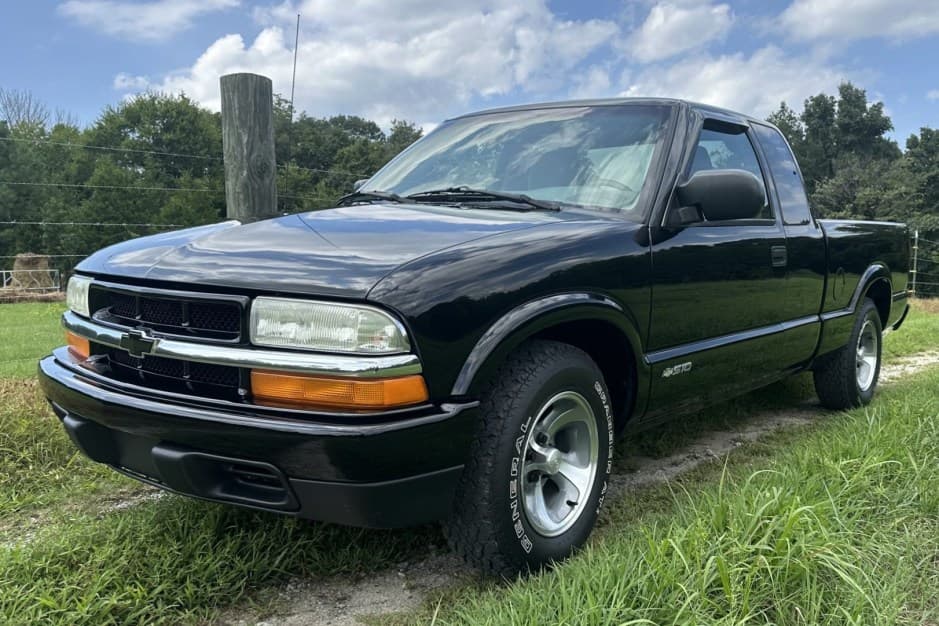 2003 Chevrolet S-10 (1994-2004) sold for $7,100